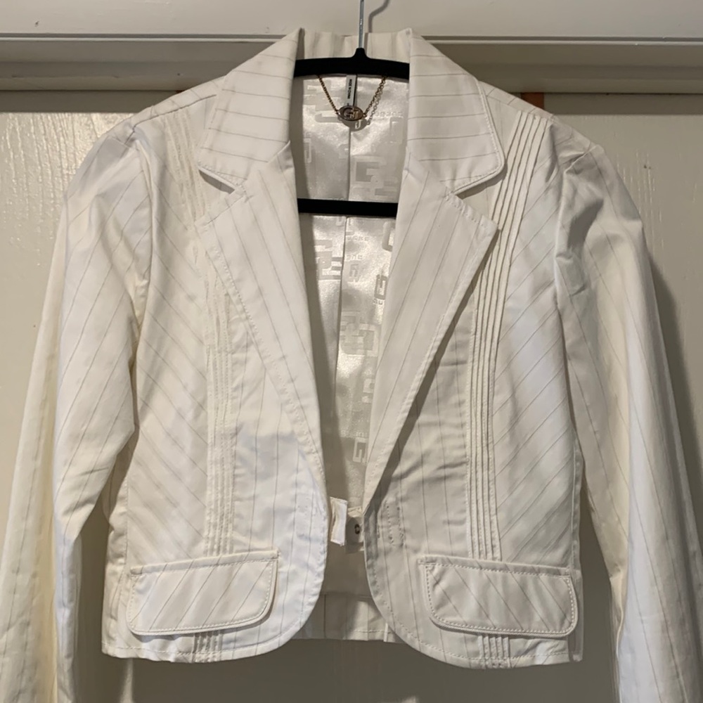 Ladies Guess crop blazer ivory color size S but more of an XS
